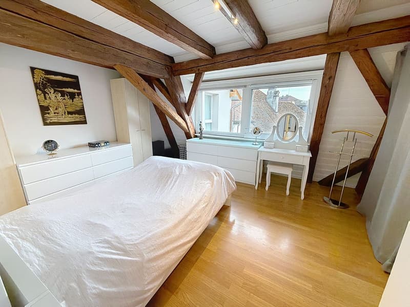 Magnificent apartment in the center of Peseux. Calm, serene, 2 steps from transportation, schools, and shops. (6)