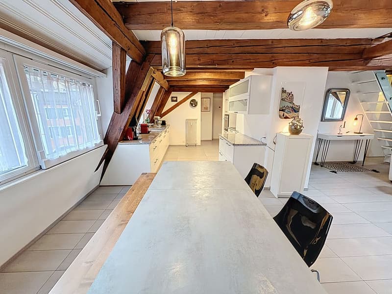 Magnificent apartment in the center of Peseux. Calm, serene, 2 steps from transportation, schools, and shops. (4)