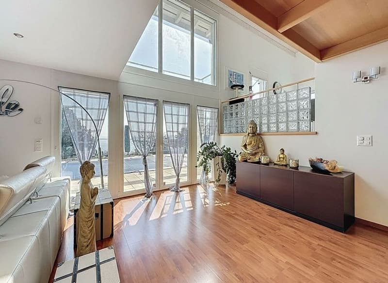 A unique property between sky, lake and mountains (5)