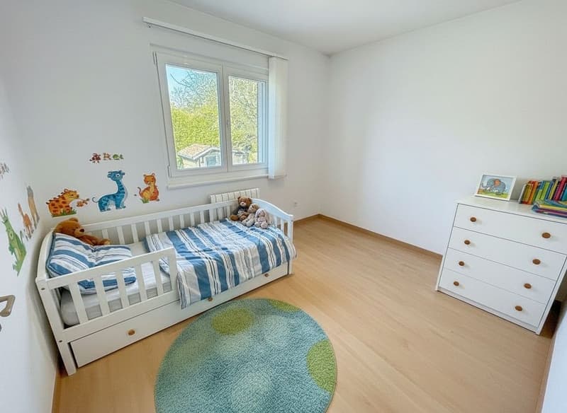 Detached house with 6.5 rooms (170 m2) + a 3-room apartment of 61m2, swimming pool and large garden - 10 minutes from Lausanne (7)