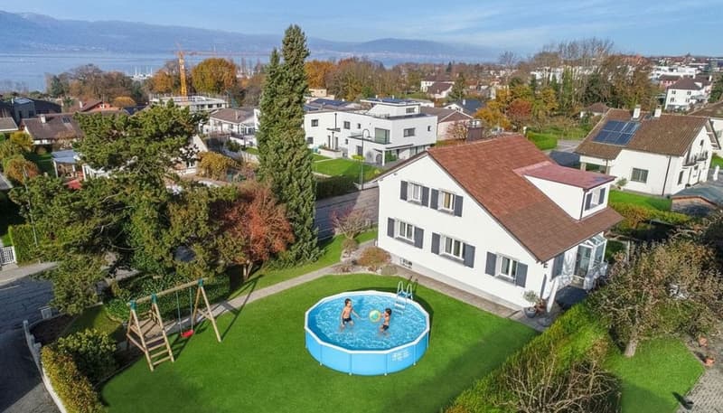 Beautifully renovated property with great care and large tree-lined garden (1)
