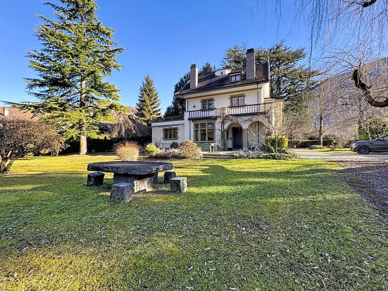 Exceptional master house in the heart of a tree-lined park (1)