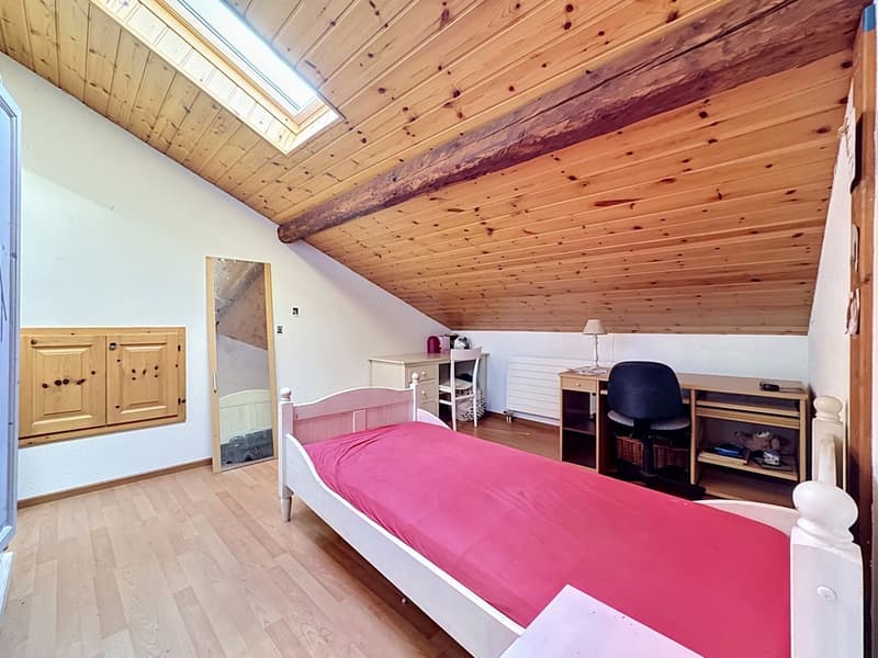Village house with two apartments and barn with great potential (10)