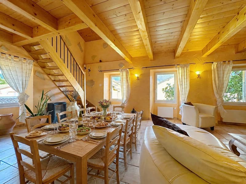 Village house with two apartments and barn with great potential (4)