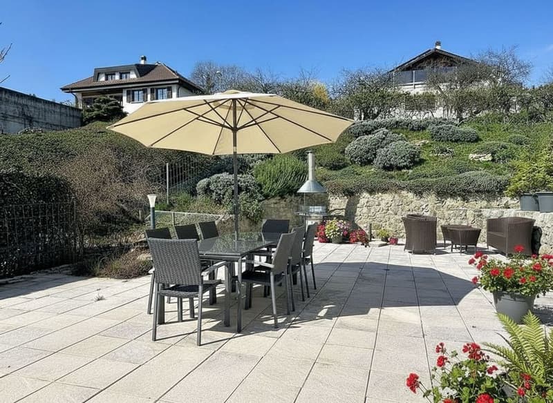 A unique property between sky, lake and mountains (6)
