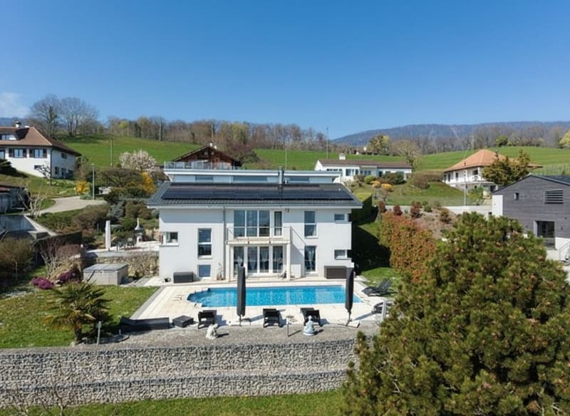 A unique property between sky, lake and mountains (3)