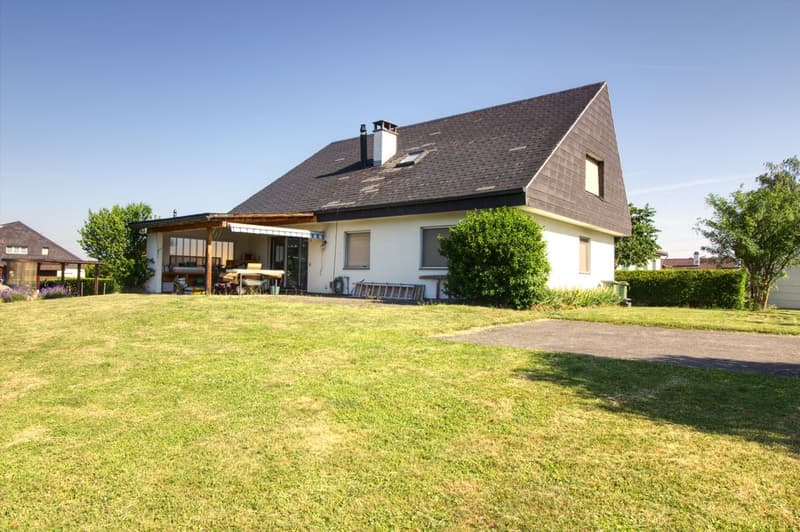 Apartment with private garden (10)