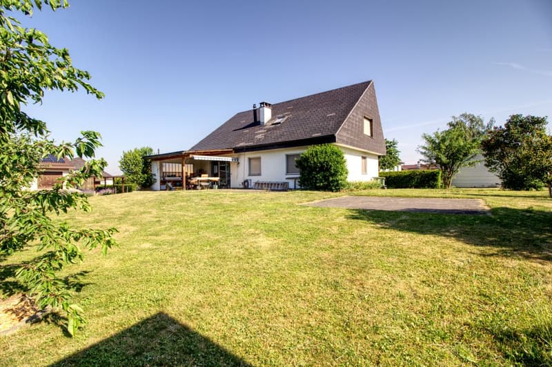 Apartment with private garden (1)