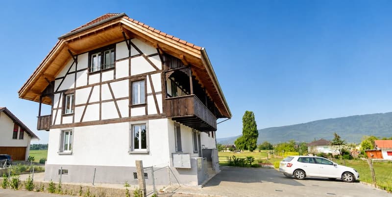 Prächtige 4,5-Zimmer-Wohnung mit separatem Eingang, eigenem Garten und freier Sicht (1)
