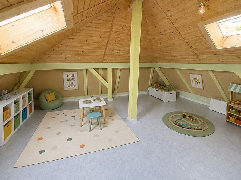 Maison individuelle lumineuse avec vue dégagée et beau potentiel (12)