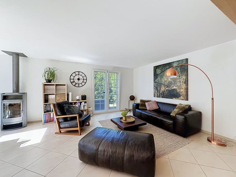 Spacieuse maison familiale, grand jardin verdoyant et garages pour 4 voitures + 2 places de parcs (5)