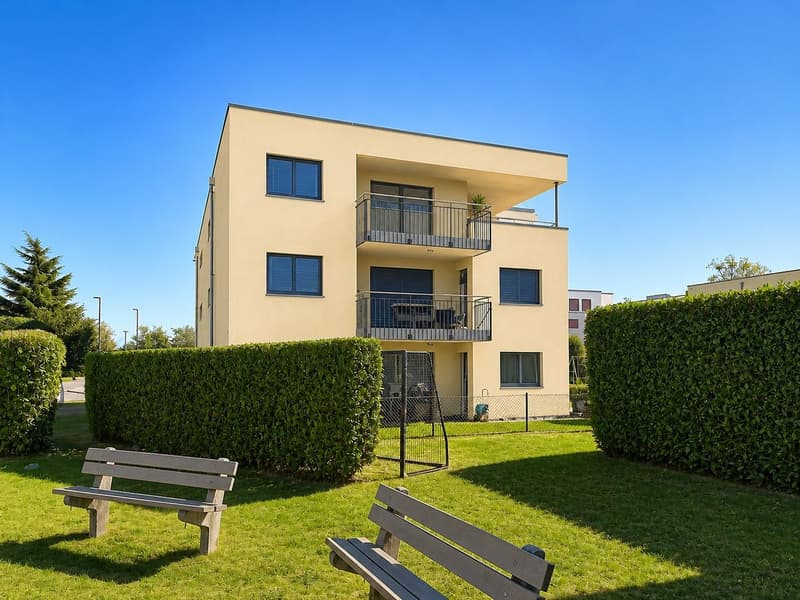 Lumière, espace et belle échappée sur le lac : un appartement rénové au dernier étage (1)