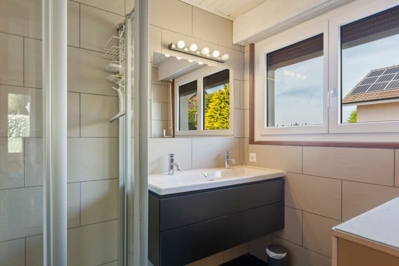 Charming semi-detached villa (16)