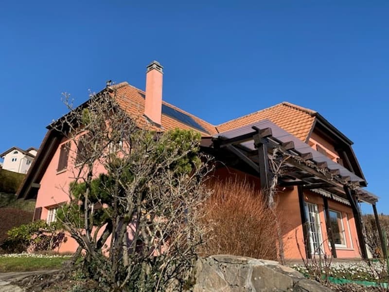 Incantevole villa indipendente di 6,5 locali con vista panoramica sul lago e le montagne! (12)
