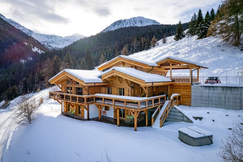 Spectacular chalet in spectacular location (2)
