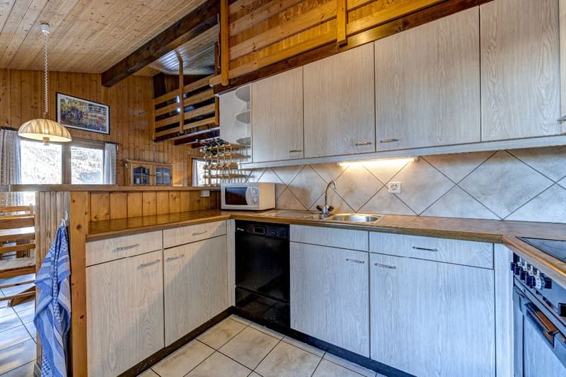 Charming 3-bedroom chalet with panoramic mountain views and excellent access to ski lifts (7)