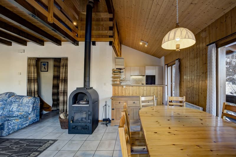 Charming 3-bedroom chalet with panoramic mountain views and excellent access to ski lifts (4)