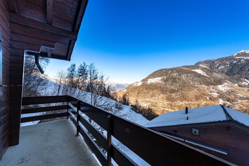 Charming 3-bedroom chalet with panoramic mountain views and excellent access to ski lifts (12)