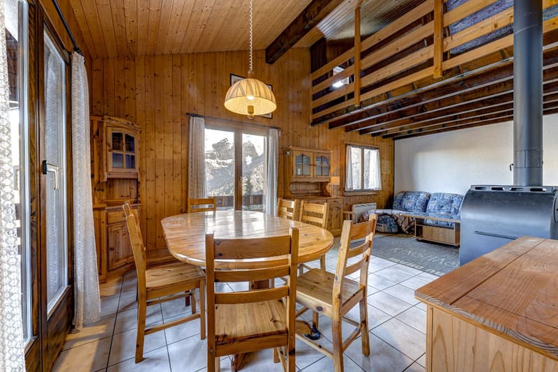 Charming 3-bedroom chalet with panoramic mountain views and excellent access to ski lifts (3)