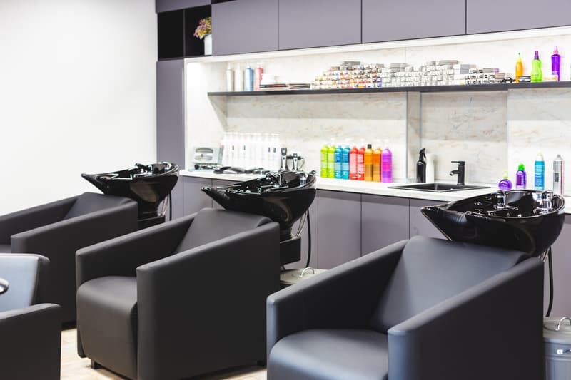 GENÈVE : SECTEUR PLAINPALAIS SALON DE COIFFURE HOMME À CÉDER (1)