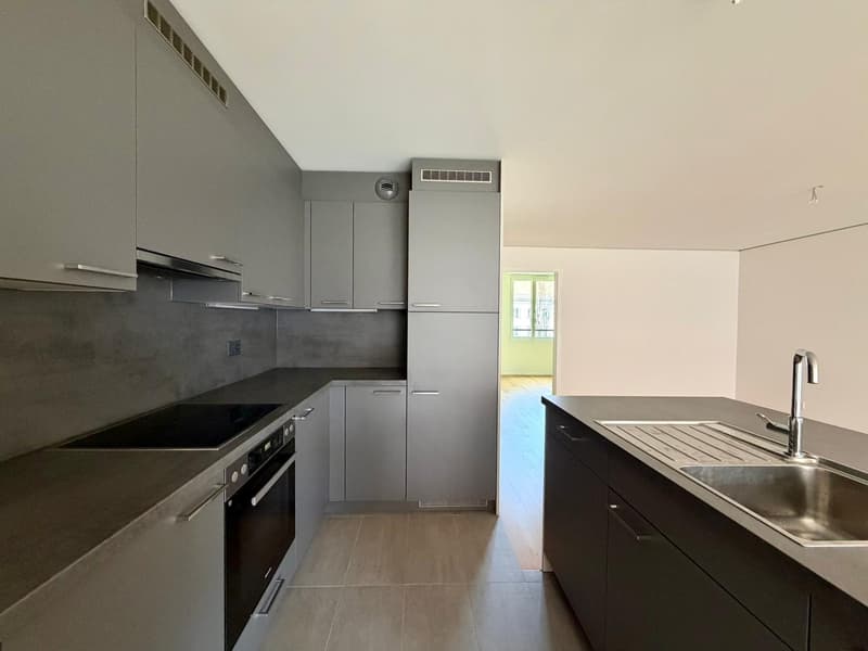 Spacieux appartement de 4.5 pièces au 5ème étage à La Chaux-de-Fonds (1)
