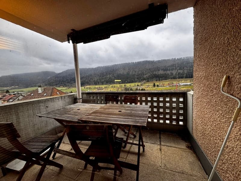 Ampio appartamento di 5.5 locali con terrazza a Saint-Imier (10)