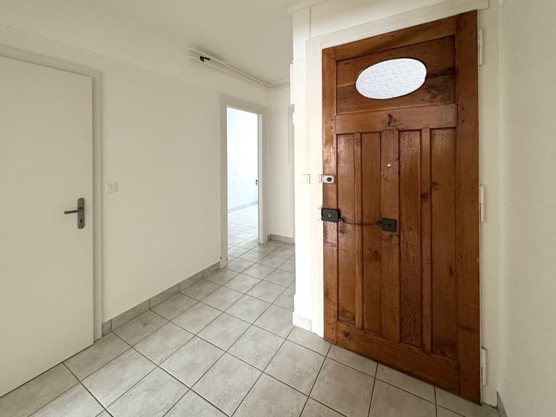 Bell'appartamento di 2 locali al piano terra con loggia (9)