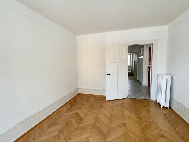 Bell'appartamento di 2 locali al piano terra con loggia (3)