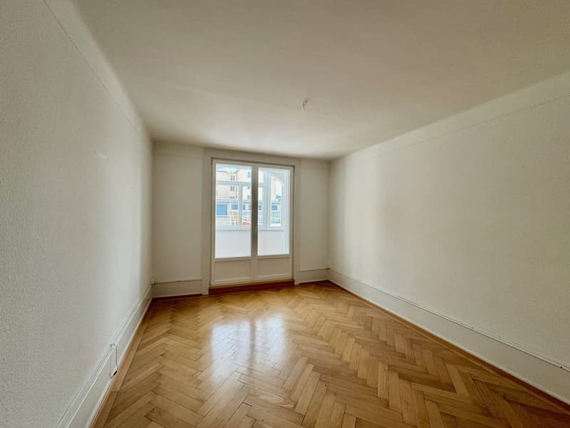 Bell'appartamento di 2 locali al piano terra con loggia (4)