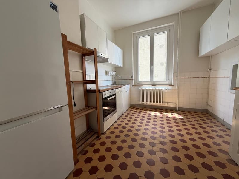 Delizioso appartamento di 2.5 locali con balcone a La Chaux-de-Fonds (4)