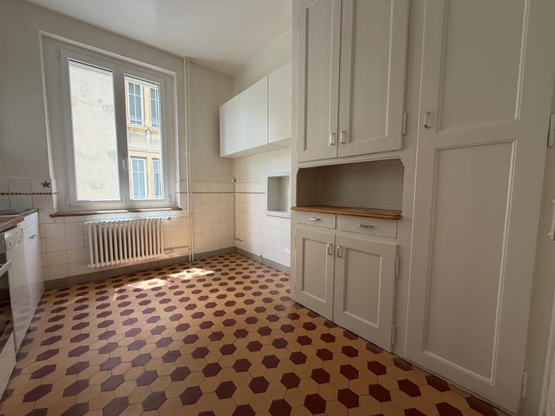 Delizioso appartamento di 2.5 locali con balcone a La Chaux-de-Fonds (6)