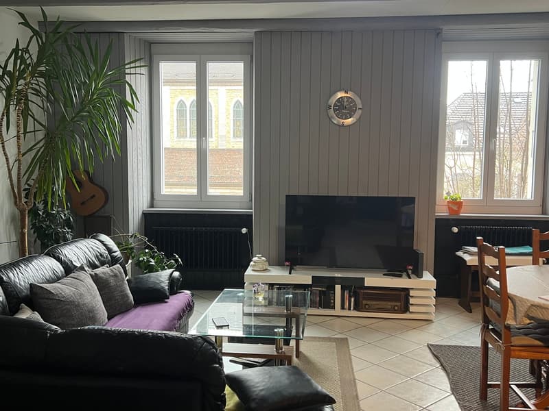 Charmant appartement de 4 pièces au rez-de-chaussée surélevé à La Chaux-de-Fonds (2)