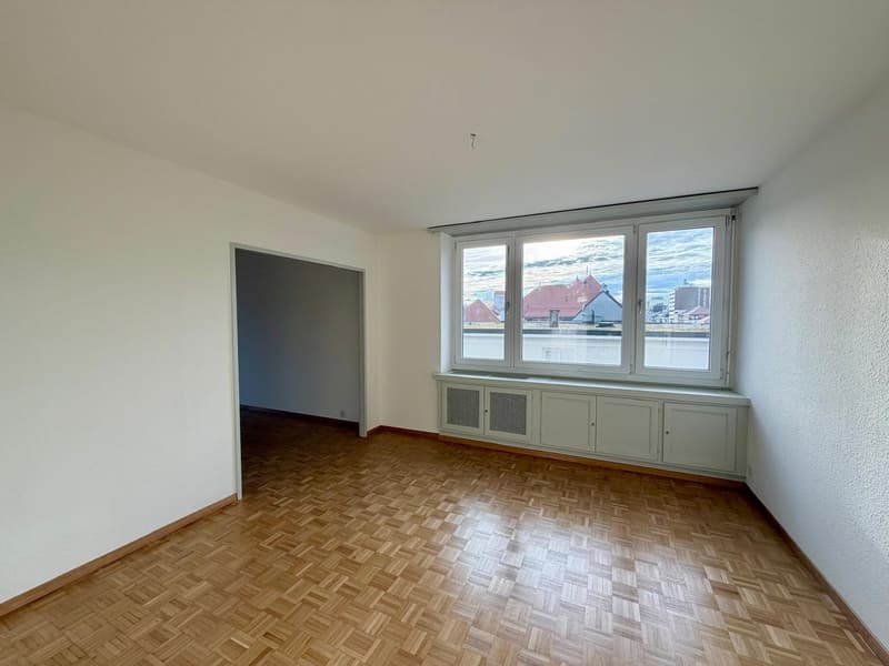 Beautiful 5-room apartment with a balcony (2)