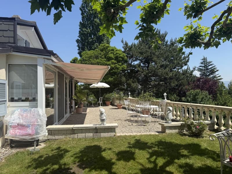 Villa individuale di eccezione con vista panoramica, piscina e posizione idilliaca (6)