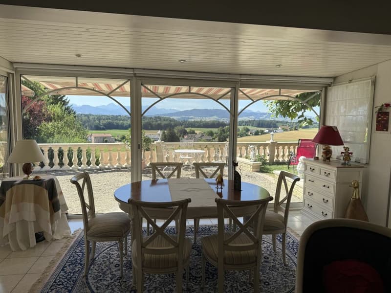 Villa individuale di eccezione con vista panoramica, piscina e posizione idilliaca (12)