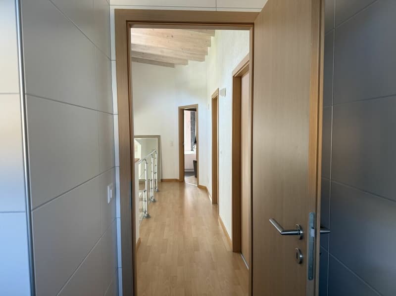 Une villa de 208 m² pleine de charme et de caractère, loin des constructions standardisées, sur un magnifique terrain arboré. (15)