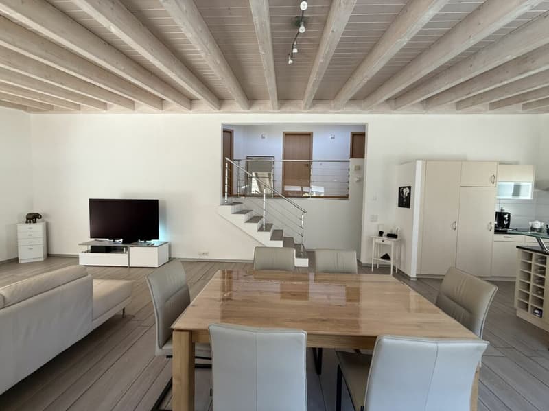 Une villa de 208 m² pleine de charme et de caractère, loin des constructions standardisées, sur un magnifique terrain arboré. (8)