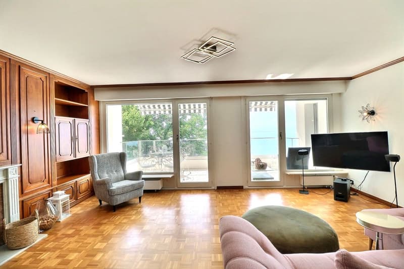 Apartment with 4.5 rooms, very beautiful view and unique location on the lake shore (6)
