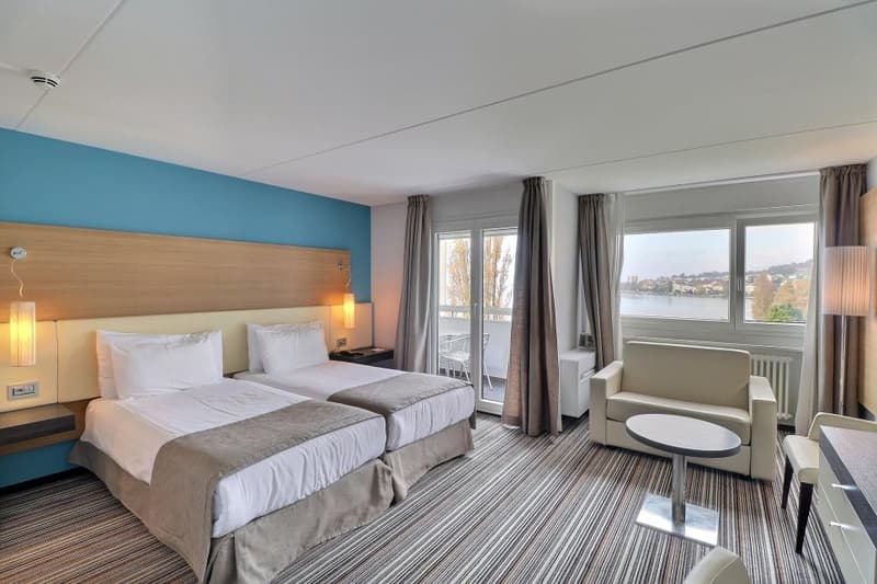 LARGE DOUBLE ROOM IN HOTEL MONA (2)