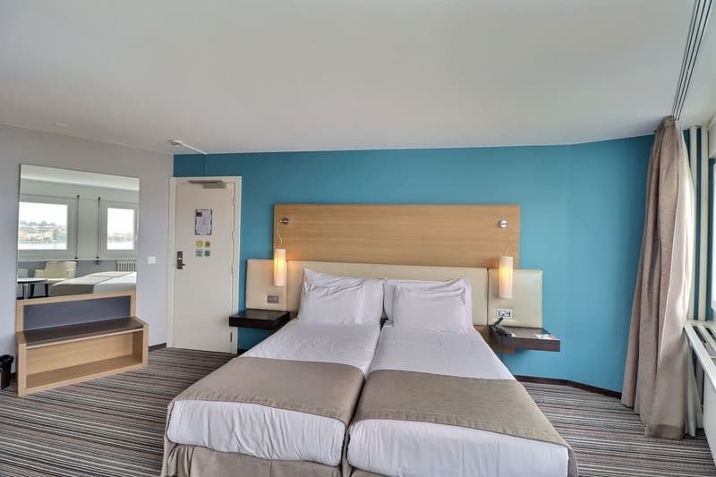 LARGE DOUBLE ROOM IN HOTEL MONA (8)