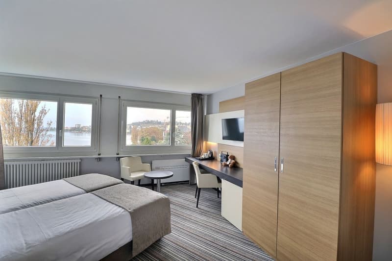 LARGE DOUBLE ROOM IN HOTEL MONA (9)