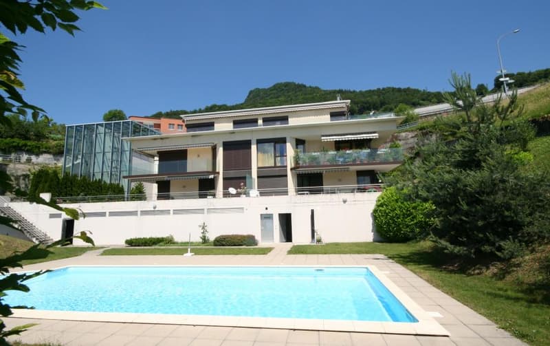 Comodità di una villa con una vista molto bella (2)