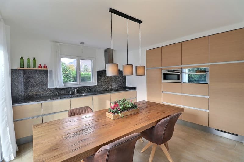 Bella villa individuale con 5,5 locali e una vista molto bella in un quartiere residenziale tranquillo (12)