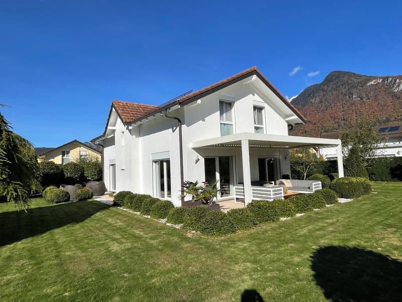Bella villa individuale con 5,5 locali e una vista molto bella in un quartiere residenziale tranquillo (2)
