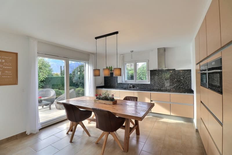 Bella villa individuale con 5,5 locali e una vista molto bella in un quartiere residenziale tranquillo (11)
