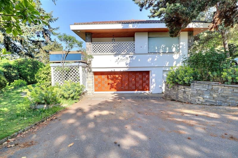 Beautiful 12-room property with a pool and a grand panoramic view (5)