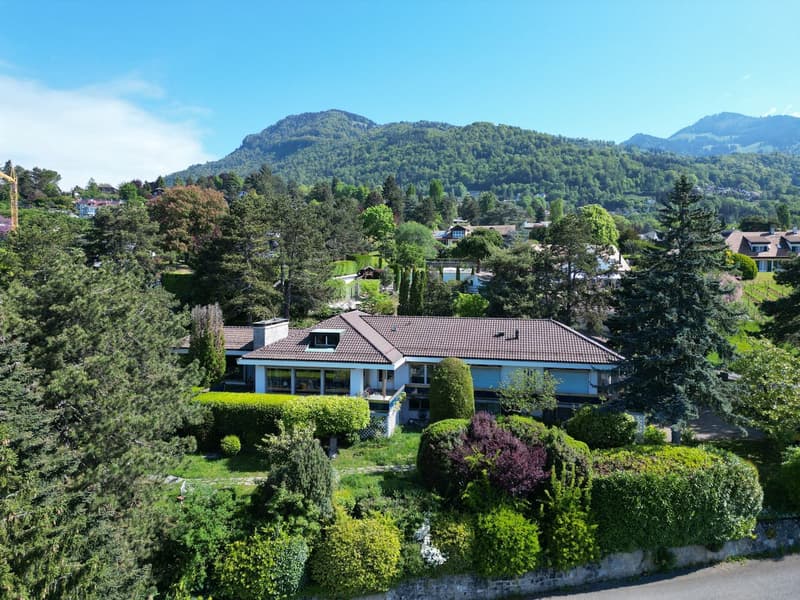Beautiful 12-room property with a pool and a grand panoramic view (1)