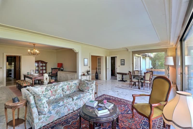 Beautiful 12-room property with a pool and a grand panoramic view (10)