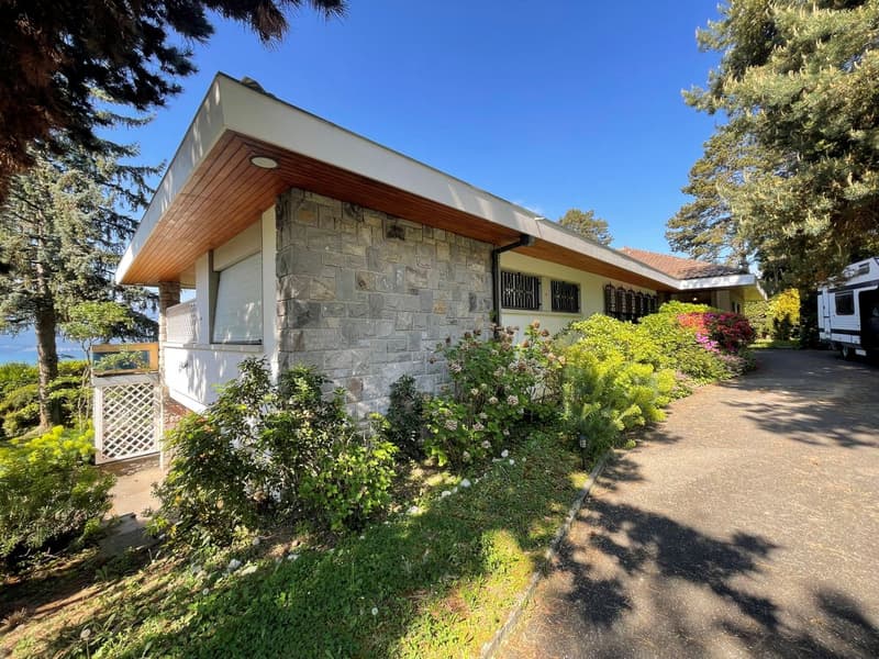 Beautiful 12-room property with a pool and a grand panoramic view (6)