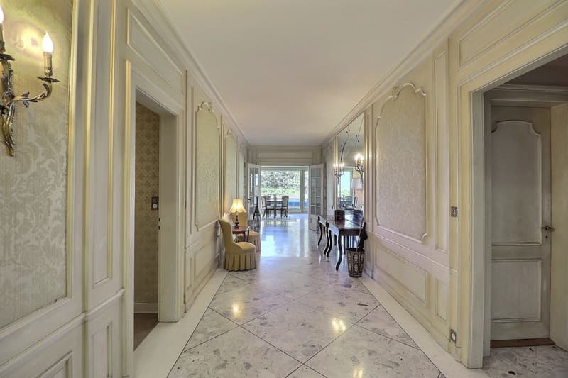 Beautiful 12-room property with a pool and a grand panoramic view (8)